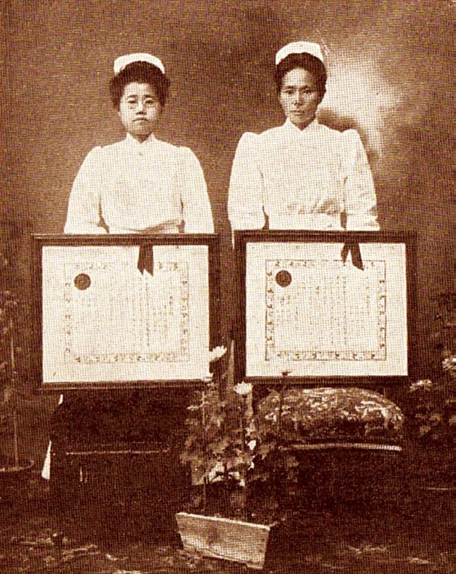 Korea's first nurses Kim Martha (right) and Lee Grace (Korean Nurses Association)