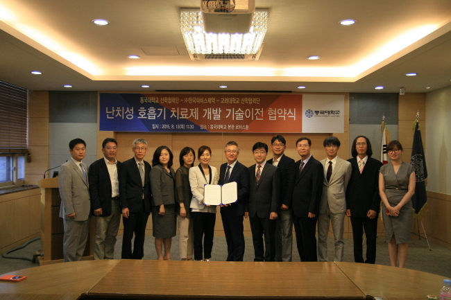 Pharvis Korea signs a deal with researchers at Korea University and Dongguk University to purchase the technology and development rights to the asthma treatment drug PVS02696 in Seoul on Aug. 20. (Ministry of Science, ICT and Future Planning)