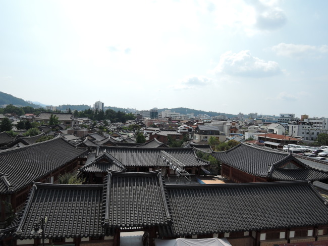 전주 한옥마을맛집, 기와 한정식과 양식 한자리에서 모두 맛볼 수 있어 인기 - 헤럴드경제 전주 한옥마을맛집, 기와 한정식과 양식 한자리에서... 
