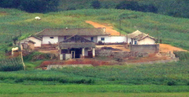 A peaceful North Korean village in Gaepung, North Hwanghae Province, is seen from South Korea’s frontline area on Tuesday.  (Yonhap)