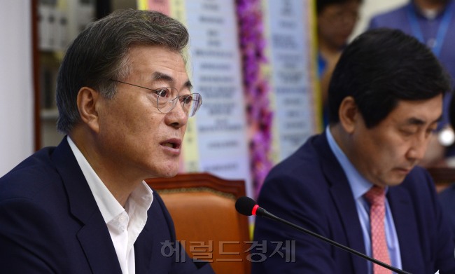 문재인 새정치민주연합 대표가 26일 오전 서울 여의도 국회에서 열린 최고위원회의에서 모두발언을 하고 있다. 박해묵 기자/mook@heraldcrop.com