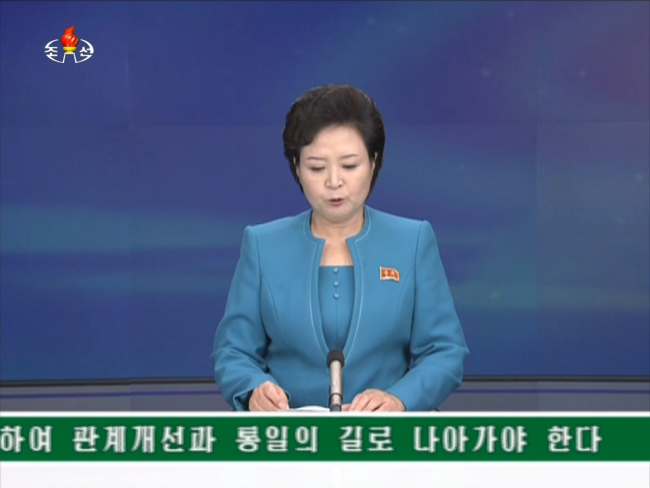 An anchorwoman with the North's Korean Central Broadcasting Station delivers remarks made by Kim Yang-gon, director of the North’s United Front Department, on inter-Korean ties on Thursday. (Yonhap)