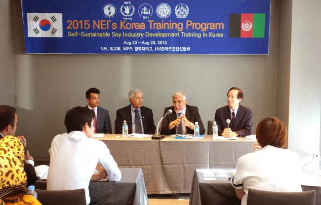 Members of Afghanistan’s private sector delegation speak at a press conference at Hotel Shilla Stay in Seoul on Thursday. From left are CEO of Afghanistan Capital Market Ahmad Bassam, chairman of Economic Development Noorullah Delawari, presidential adviser on private sector development and food security Khan Jan Alokozai, and CEO of Nutrition and Education International Steven Kwon.   NEI
Members of Afghanistan’s private sector delegation speak at a press conference at Hotel Shilla Stay in Seoul on Thursday. From left are CEO of Afghanistan Capital Market Ahmad Bassam, chairman of Economic Development Noorullah Delawari, presidential adviser on private sector development and food security Khan Jan Alokozai and CEO of Nutrition and Education International Steven Kwon.   NEI