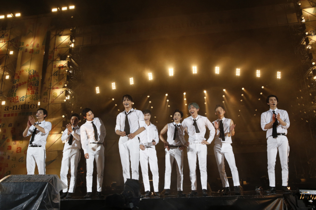 엑소가 지난 30일 일본 도쿄 아지노모토 스타디움에서 열린 음악 축제 ‘에이네이션 스타디움 페스티벌’에서 공연을 펼치고 있다. [사진 제공=SM엔터테인먼트]
엑소가 지난 30일 일본 도쿄 아지노모토 스타디움에서 열린 음악 축제 ‘에이네이션 스타디움 페스티벌’에서 공연을 펼치고 있다. [사진 제공=SM엔터테인먼트]