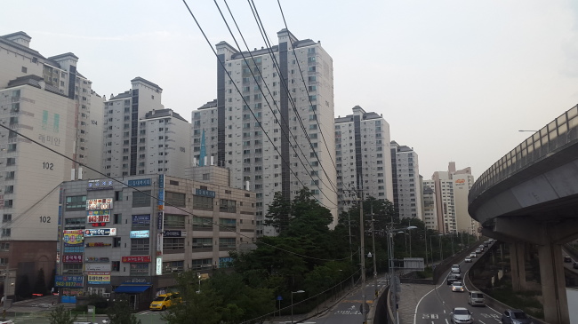 지난달 서울 성북구의 아파트 전세가율(매매가 대비 전셋값 비율)이 25개 자치구 가운데 처음으로 80%를 넘어섰다. 이곳 아파트 소형 면적의 경우는 이미 90% 근접하는 곳들도 많다.