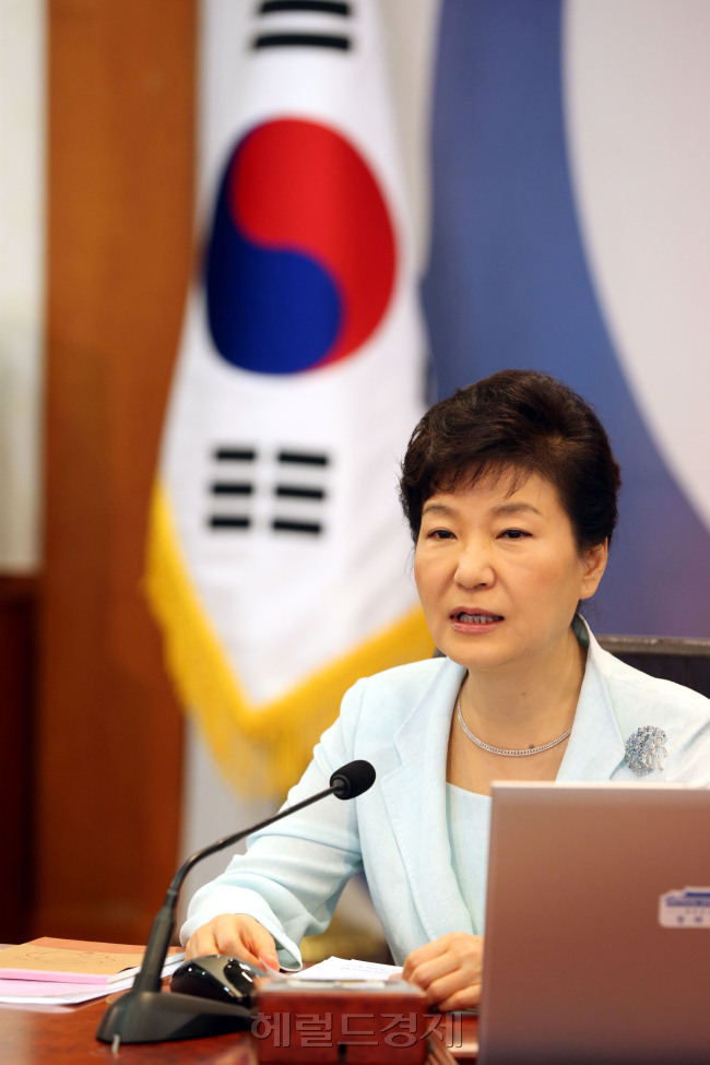박근혜 대통령이 1일 오전 청와대에서 열린 제 38회 국무회의에서 발언하고 있다. 안훈 기자/rosedale@heraldcorp.com