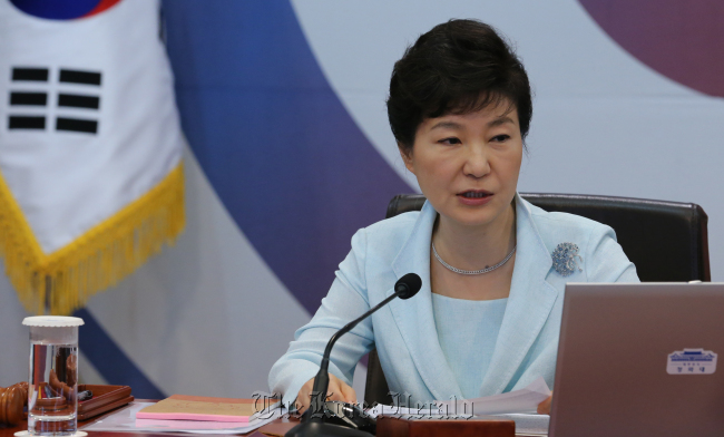 President Park Geun-hye speaks at a Cabinet meeting on Tuesday at Cheong Wa Dae. (Yonhap)