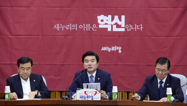 원유철 새누리당 원내대표가 8일 오전 서울 여의도 국회에서 열린 정기국회 대책회의에서 모두발언을 하고 있다. 박해묵 기자/mook@heraldcorp.com