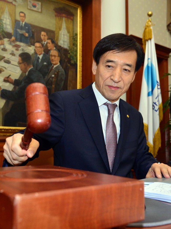 Bank of Korea Gov. Lee Ju-yeol presides over a meeting of the Monetary Policy Board in Seoul on Friday.   Yonhap