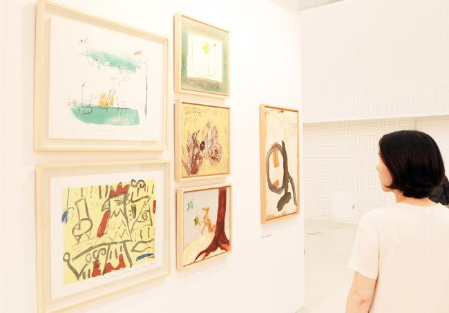 A visitor looks at paintings at the Affordable Art Fair in Seoul. (Affordable Art Fair)