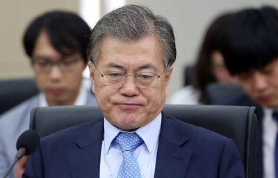 NPAD chairman Rep. Moon Jae-in attends an audit session at the National Assembly on Friday.  Yonhap