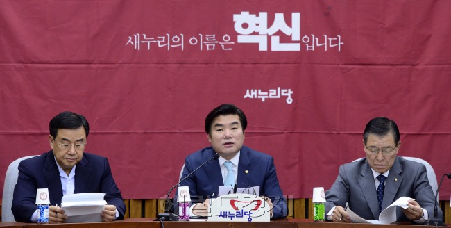 원유철 새누리당 원내대표가 15일 오전 서울 여의도 국회에서 열린 국감대책회의에서 모두발언을 하고 있다.
박해묵 기자/mook@heraldcorp.com