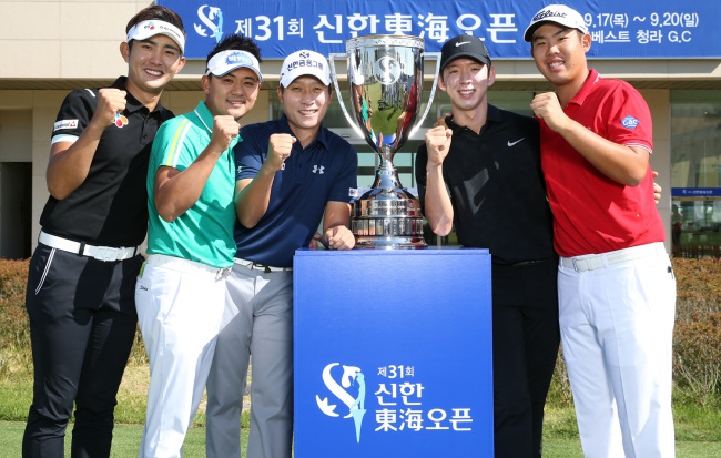대회를 앞두고 열린 포토콜에서 각오를 다지는 이수민 박상현 김경태 노승열 안병훈(왼쪽부터).
[사진제공=신한금융그룹]