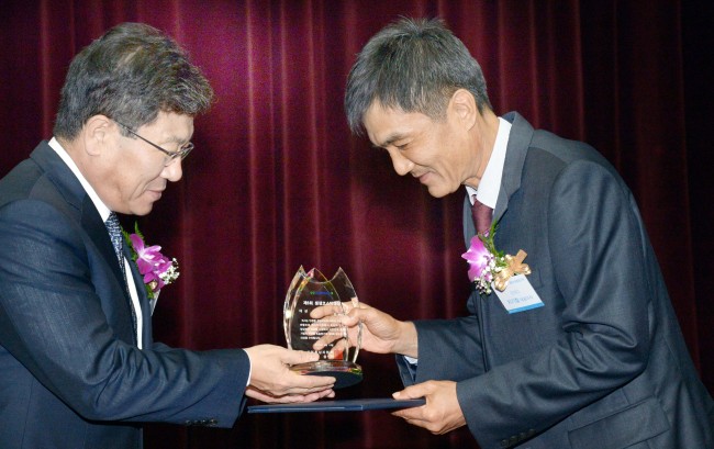 생생코스닥시상식<br />정희조 기자/checho@heraldcorp.com  150916
생생코스닥시상식
정희조 기자/checho@heraldcorp.com  150916