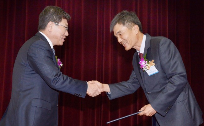 생생코스닥시상식<br />정희조 기자/checho@heraldcorp.com  150916
생생코스닥시상식
정희조 기자/checho@heraldcorp.com  150916