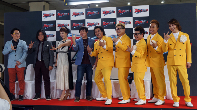 지난 21일 오후 2시 서울 여의도 KBS 별관 공개홀에서 KBS 밴드 서바이벌 ‘톱밴드’ 시즌3 기자회견이 열리고 있다. (왼쪽부터) 윤일상 작곡가, 밴드 시나위의 리더 신대철, 정지원 아나운서, 윤영진 PD, 배늗 장미여관. 정진영 기자/123@heraldcorp.com
지난 21일 오후 2시 서울 여의도 KBS 별관 공개홀에서 KBS 밴드 서바이벌 ‘톱밴드’ 시즌3 기자회견이 열리고 있다. (왼쪽부터) 윤일상 작곡가, 밴드 시나위의 리더 신대철, 정지원 아나운서, 윤영진 PD, 배늗 장미여관. 정진영 기자/123@heraldcorp.com