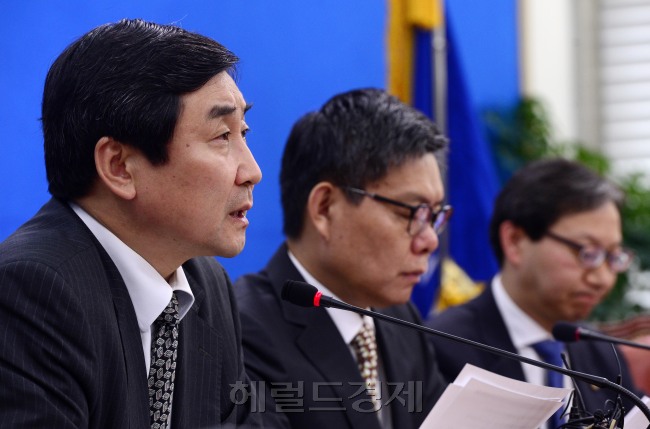 이종걸 새정치민주연합 원내대표가 22일 오전 서울 여의도 국회에서 열린 국감대책회의에서 모두발언을 하고 있다. 박해묵 기자/mook@heraldcorp.com