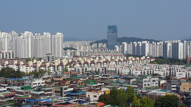수원 영통구 일대. 이곳의 아파트 전세가율은 경기도 상위권을 차지하고 있다. 광교테크노밸리, 삼성전자 등이 모여있어서 전셋집을 찾는 20~40대 수요자들이 많이 몰린다.