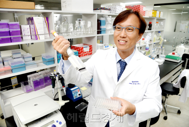 김상재 젬백스 대표는 인터뷰 내내 바이오가 미래 한국을 먹여 살릴 산업이라며 힘줘 강조했다. 김 대표는 회사의 핵심경쟁력인 췌장암 치료백신인 리아백스주 출시와 중국 진출이 순조롭게 잘 진행되고 있어, 가시적인 성과가 지속적
으로 나올 것으로 자신했다. 박현구 기자/phko@heraldcorp.com
