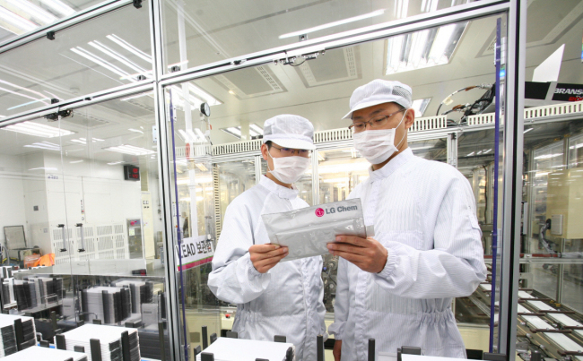 LG Chem’s production line of batteries for electric vehicles in Ochang, North Chungcheong Province. (LG Chem)