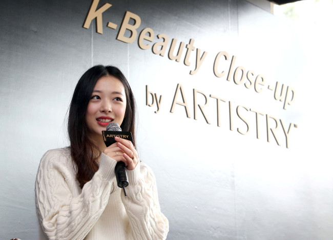 Sulli of K-pop girl group f(x) speaks during Artistry’s “K-Beauty Close-up” event held in Seoul on Wednesday. (Artistry)
