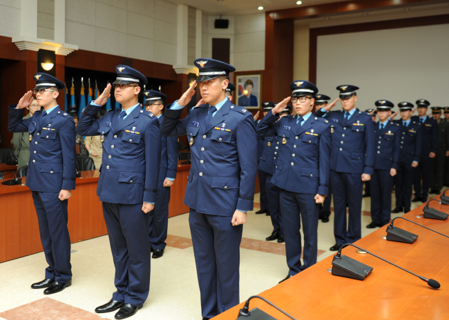 Air Force interpreter officers salute at a ceremony in March at the Air Force’s Operations Command in Osan Air Base, Gyeonggi Province, marking their completion of training.    Air Force
Air Force interpreter officers salute at a ceremony in March at the Air Force’s Operations Command in Osan Air Base, Gyeonggi Province, marking their completion of training.    Air Force
Air Force interpreter officers salute at a ceremony in March at the Air Force’s Operations Command in Osan Air Base, Gyeonggi Province, marking their completion of training.    Air Force
Air Force interpreter officers salute at a ceremony in March at the Air Force’s Operations Command in Osan Air Base, Gyeonggi Province, marking their completion of training.    Air Force
Air Force interpreter officers salute at a ceremony in March at the Air Force’s Operations Command in Osan Air Base, Gyeonggi Province, marking their completion of training.    Air Force