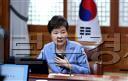 청와대수석 비서관 회의 주재하는 박 대통령. 박근혜 대통령이 5일 오전 청와대에서 수석 비서관 회의를 주재하고 있다. /안훈 기자 rosedale@heraldcorp.com