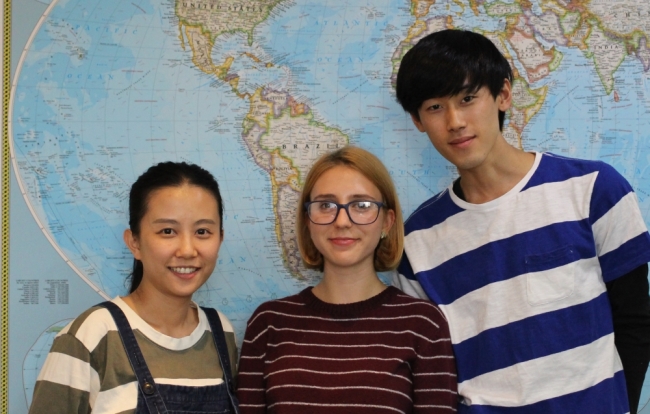 7일 서울 종로구 성균관대학교에서 만난 중국인 양소엽(30ㆍ여) 씨, 러시아인 올가(20ㆍ여) 씨, 일본인 치바타 토모히로(19. 사진왼쪽부터) 씨는 한국어와 한글에 대해 큰 애정을 갖고 있었다.