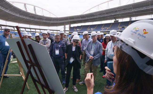 6일(현지시간) 브라질 리우데자네이루   Estadio  올림픽경기장에서 전세계 언론 및 체육회 관계자들이 올림픽 프레스 브리핑에 참가해 공사현장에 대한 설명을 듣고있다.    2015.10.6 올림픽사진공동취재단
6일(현지시간) 브라질 리우데자네이루   Estadio  올림픽경기장에서 전세계 언론 및 체육회 관계자들이 올림픽 프레스 브리핑에 참가해 공사현장에 대한 설명을 듣고있다.    2015.10.6 올림픽사진공동취재단