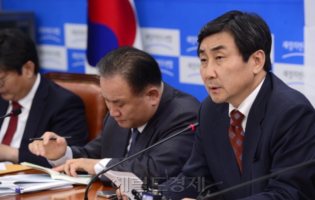 이종걸 새정치민주연합 원내대표가 8일 오전 서울 여의도 국회에서 열린 국감대책회의에서 모두발언을 하고 있다. 박해묵 기자/mook@heraldcorp.com