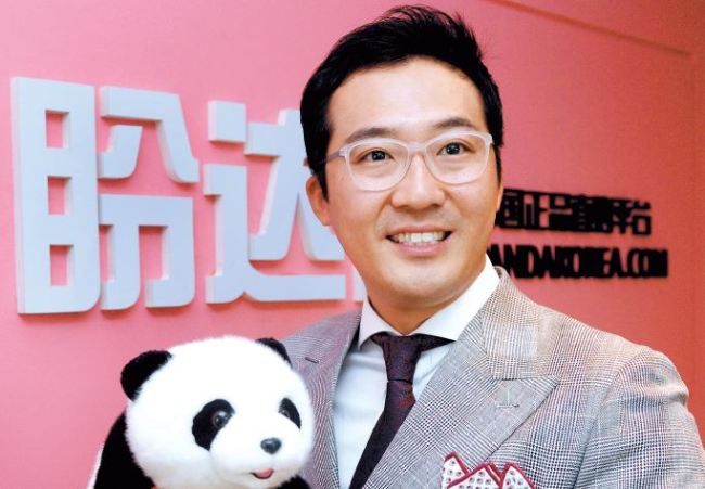 Panda Korea founder and CEO Lee Jong-sik poses for The Korea Herald at the company’s headquarters in southern Seoul on Tuesday. (Park Hyun-koo/The Korea Herald)