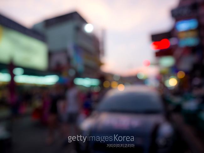 한국인 남성과 필리핀 현지 여성 사이에서 태어난 ‘코피노’의 수는 최대 3만명에 달하는 것으로 알려져 있다. 연간 100만명의 한국인 관광객이 필리핀을 찾고 있어 코피노 인구는 더욱 늘어날 것으로 보인다. 이에 따라 현재 수십여건으로 알려진 코피노들의 친부 찾기 소송도 줄을 이을 전망이다.사진은 필리핀 마닐라의 한 나이트클럽 전경. 기사 내용과 무관.