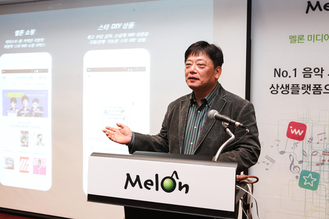 신원수 로엔엔터테인먼트 대표이사가 로엔엔터테인먼트가 12일 오전 서울 강남구 삼성동 인터컨티넨탈 코엑스에서 기자간담회를 갖고 기자들과 질의 응답 시간을 갖고 있다. [사진 제공=로엔엔터테인먼트]
신원수 로엔엔터테인먼트 대표이사가 로엔엔터테인먼트가 12일 오전 서울 강남구 삼성동 인터컨티넨탈 코엑스에서 기자간담회를 갖고 기자들과 질의 응답 시간을 갖고 있다. [사진 제공=로엔엔터테인먼트]