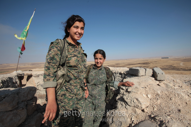 쿠르드족 YPG 인민수비대 여성대원. [사진=게티이미지]