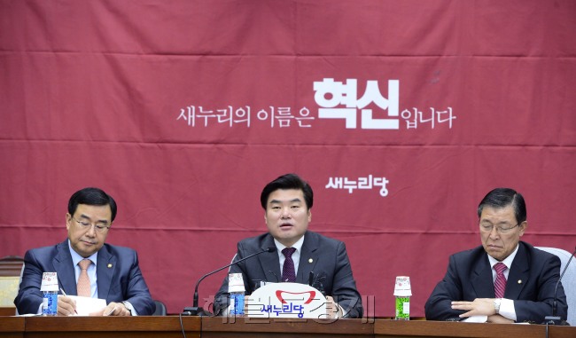 원유철 새누리당 원내대표가 13일 오전 서울 여의도 국회에서 열린 원내대책회의에서 모두발언을 하고 있다. 박해묵 기자/mook@heraldcorp.com