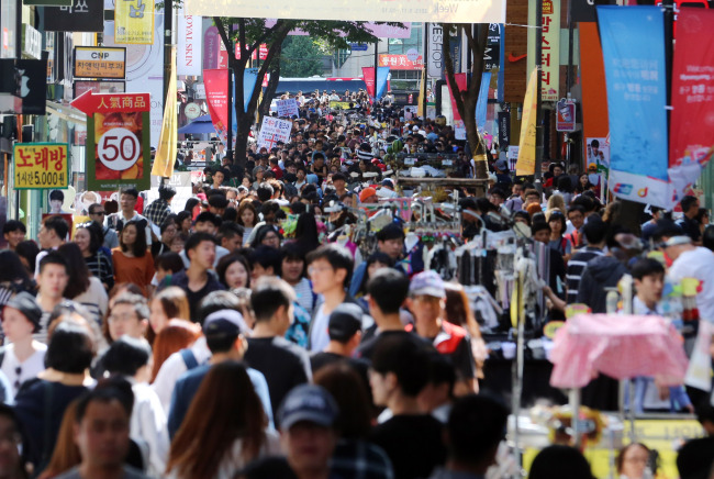 South Korea belongs to the most corrupt 20 percent of the 30 advanced countries, with a poverty rate of 14.6 percent. (Yonhap)