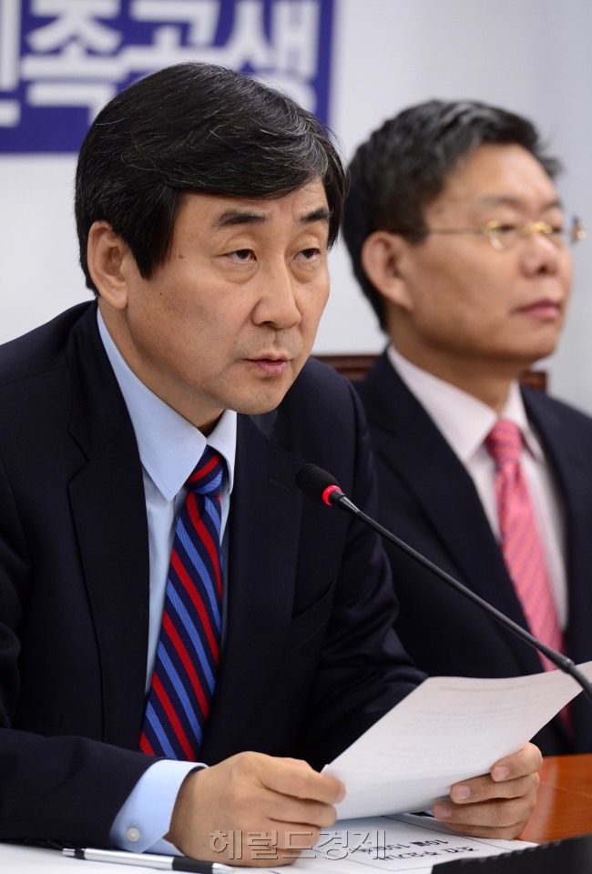 이종걸 새정치민주연합 원내대표가 15일 오전 서울 여의도 국회에서 열린 정책조정회의에서 모두발언을 하고 있다. 박해묵 기자/mook@heraldcorp.com