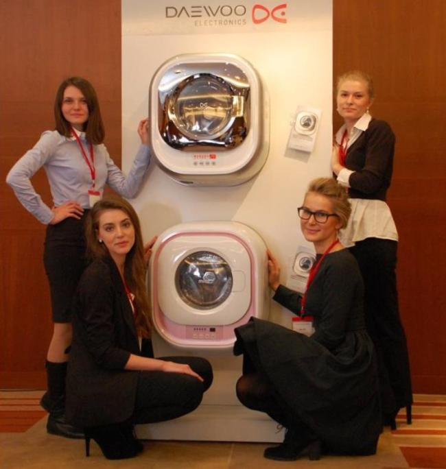 WALL-MOUNTED WASHER ENJOYS STEADY GROWTH -- Dongbu Daewoo Electronics said Thursday the accumulative sales of its wall-mounted front-loading washer Mini surpassed 100,000 units worldwide, posting more than 30 percent growth in sales every year since its release in 2012. (Dongbu Daewoo)