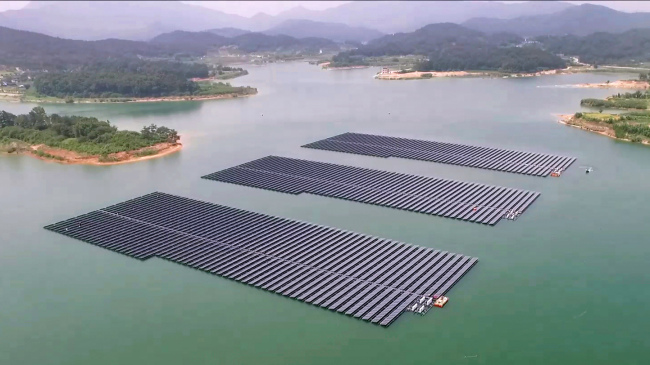 LG CNS‘s floating solar power plant on Otae Reservoir in Sangju, Gyeonggi Province. (LG CNS)
