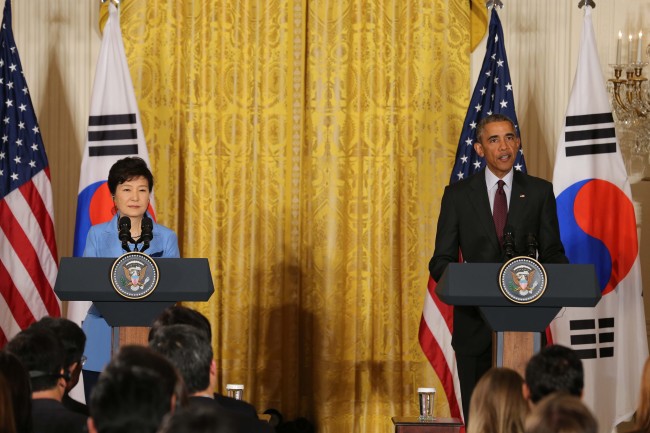 U.S. President Barack Obama speaks at a joint press conference held after a summit with South Korean President Park Geun-hye at White House, Washington D.C., Friday. Yonhap
