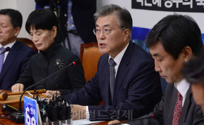 김무성 새누리당 대표가 19일 오전 서울 여의도 국회에서 열린 최고위원회의에서 모두발언을 하고 있다. 박해묵 기자/mook@heraldcorp.com