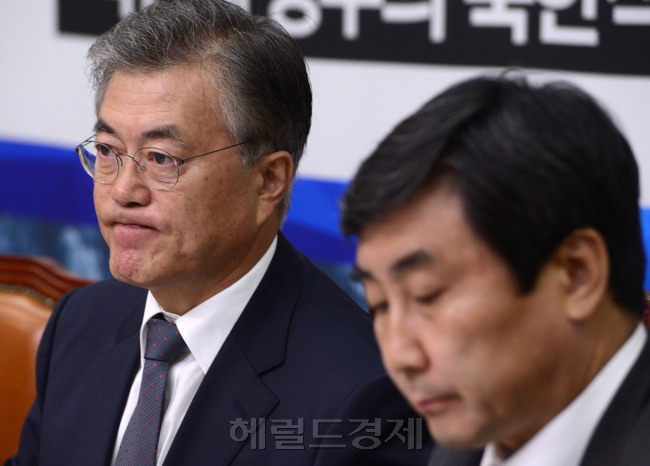 문재인 새정치민주연합 대표가 19일 오전 서울 여의도 국회에서 열린 최고위원회의에서 굳은 표정을 짓고 있다. 박해묵 기자/mook@heraldcorp.com
