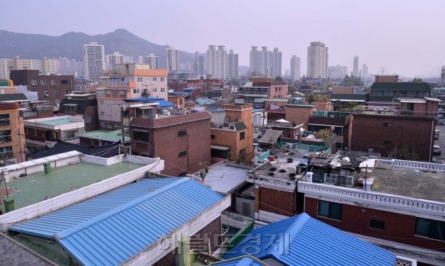 면목동 주변의 모습. 준공 20~30년을 맞은 주택들이 밀집해 있다. 사진=이상섭 기자/babtong@heraldcorp.com