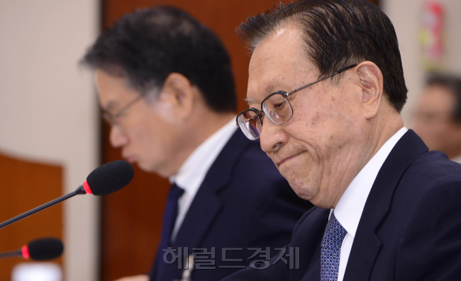 김정배 국사편찬위원장이 23일 오전 서울 여의도 국회에서 열린 교육문화체육관광위원회 동북아역사왜곡대책특별위원회 전체회의에서 업무보고를 하고 있다. 박해묵 기자/mook@heraldcorp.com