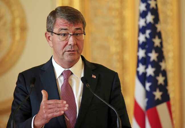 U.S. Defence Secretary Ashton Carter speaks during a news conference with his British counterpart Michael Fallon at Lancaster House in London, Britain on Oct. 9. (Reuters-Yonhap)