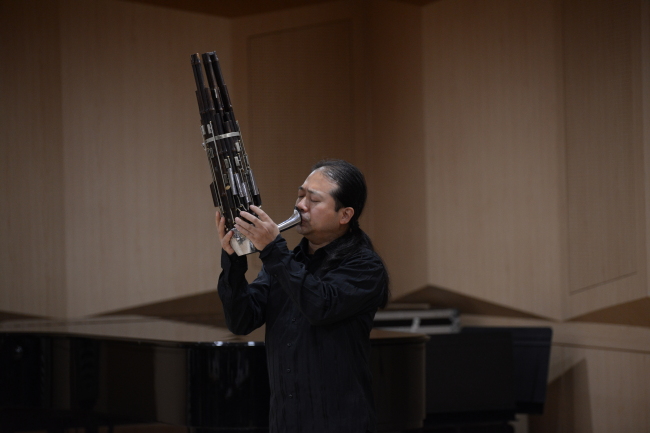 Musician Wu Wei plays the Chinese Sheng (traditional woodwind mouth organ) during a press conference held for the Seoul Philharmonic Orchestra’s upcoming “Ars Nova” concert series.   Seoul Philharmonic Orchestra