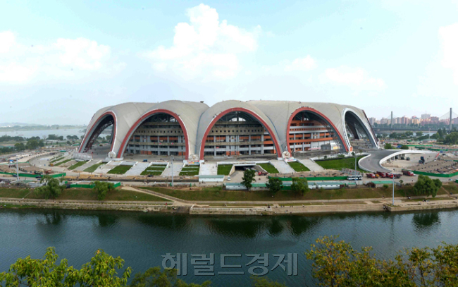 오는 29~30일 남북 노동자 통일축구대회가 열리는 평양 능라도 5·1경기장 전경 ［자료=헤럴드경제DB］