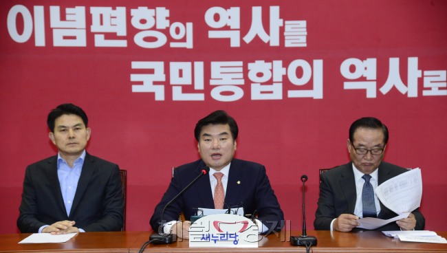 원유철 새누리당 원내대표가 29일 서울 여의도 국회에서 열린 최고위원회의에서 모두발언을 하고 있다.박해묵 기자/mook@heraldcorp.com