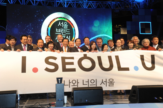 Seoul Mayor Park Won-soon and other participants hold up Seoul's new city brand "I. SEOUL. U,"  Yonhap.