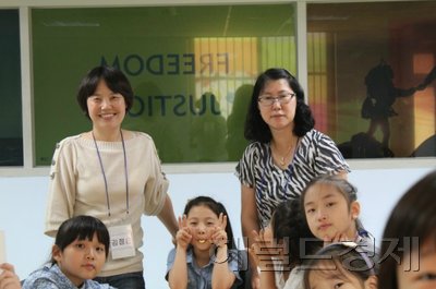 ▲'마을에서 놀자' 수업에 강사로 참여하는 마을학교 강사들 모습이 엄마와 같이 푸근하다